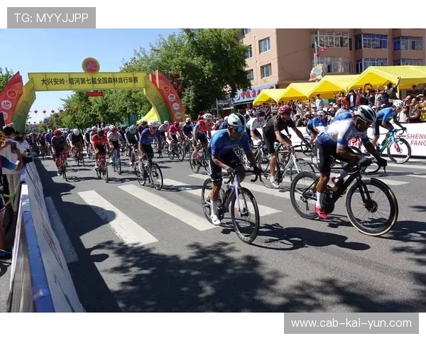 自行车赛终点处意外的换位秀出英雄 自行车赛终点处意外的换位秀出英雄