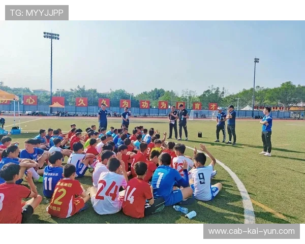 足球俱乐部开展国际交流项目派遣青训球员海外学习与成长,足球训练营团队介绍 足球俱乐部开展国际交流项目派遣青训球员海外学习与成长,足球训练营团队介绍